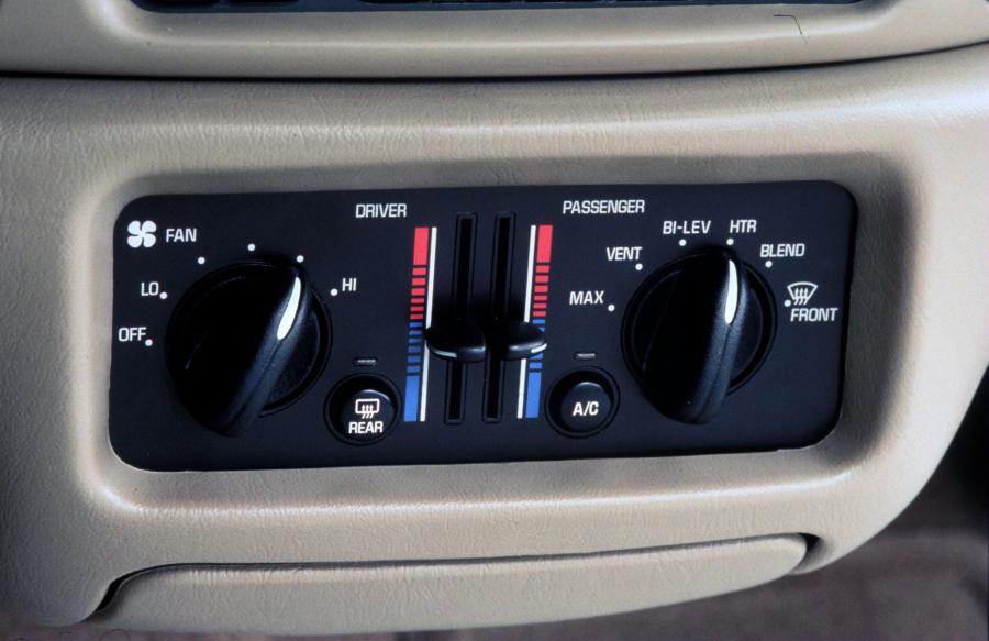 Детали интерьера Buick Century 1997 года  (фото 10 из 27)